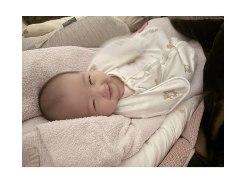 辻希美、生後3ヶ月次女のかわいらしいニッコリSHOT披露「この笑顔と 上目遣いで癒される」