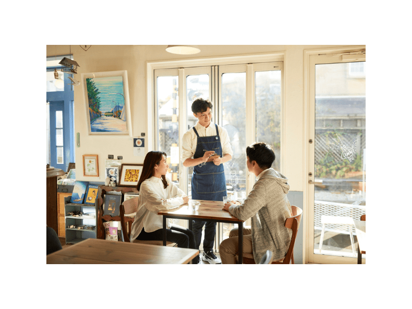 アメリカで…カフェでコーヒーを飲んでいると→「え、初対面で？」距離の近さに「びっくり」「心温まる」