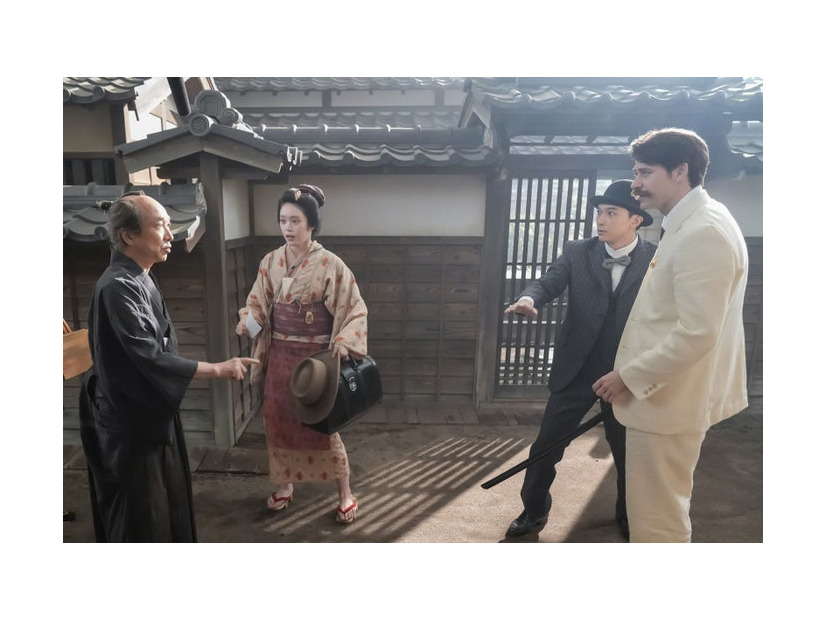 小日向文世、高石あかり、吉沢亮、トミー・バストウ「ばけばけ」第38話（C）NHK