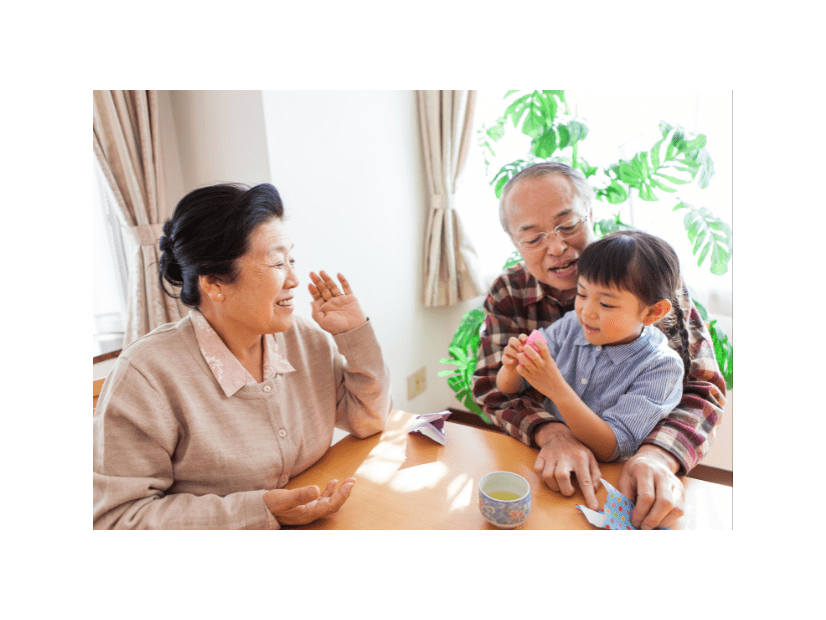 祖父母が大好きな5歳の孫　祖母がよろけて祖父が支えると…→孫の”発した一言”に全員が笑顔！？