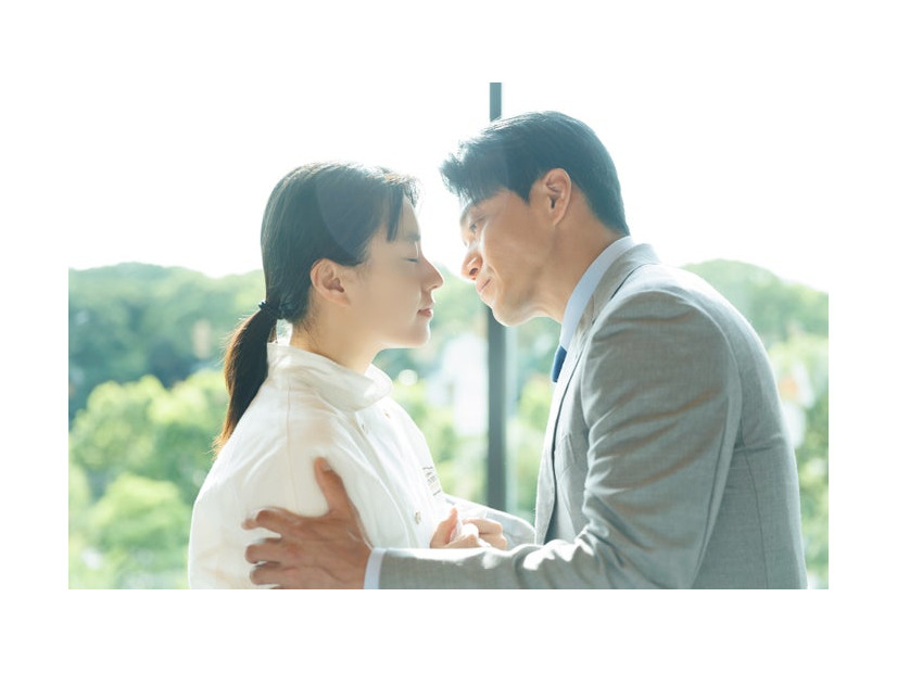 ハン・ヒョジュ、小栗旬（C）Netflix