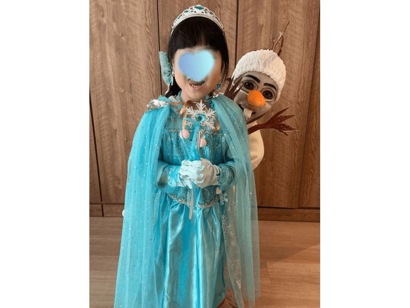 平野ノラ、本気で『アナ雪』エルサとオラフになりきった親子SHOT披露「必死に娘にくらいつく母なのでした！」