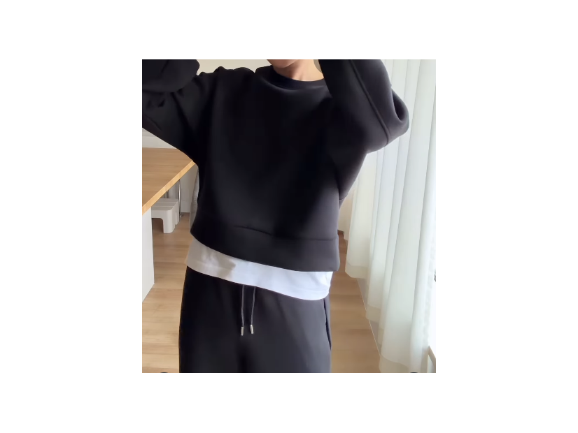 人気の【GU】「パフスウェット」は大人にも映えるシルエットと生地感。秋冬のワンマイルコーデにおすすめ【40代の毎日コーデ】