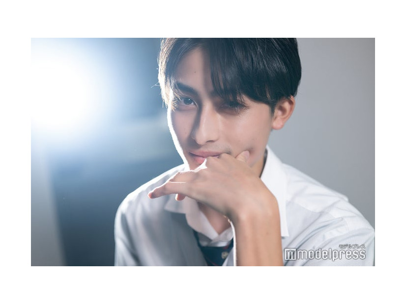モデルプレスのインタビューに応じた吹澤輝くん（C）モデルプレス