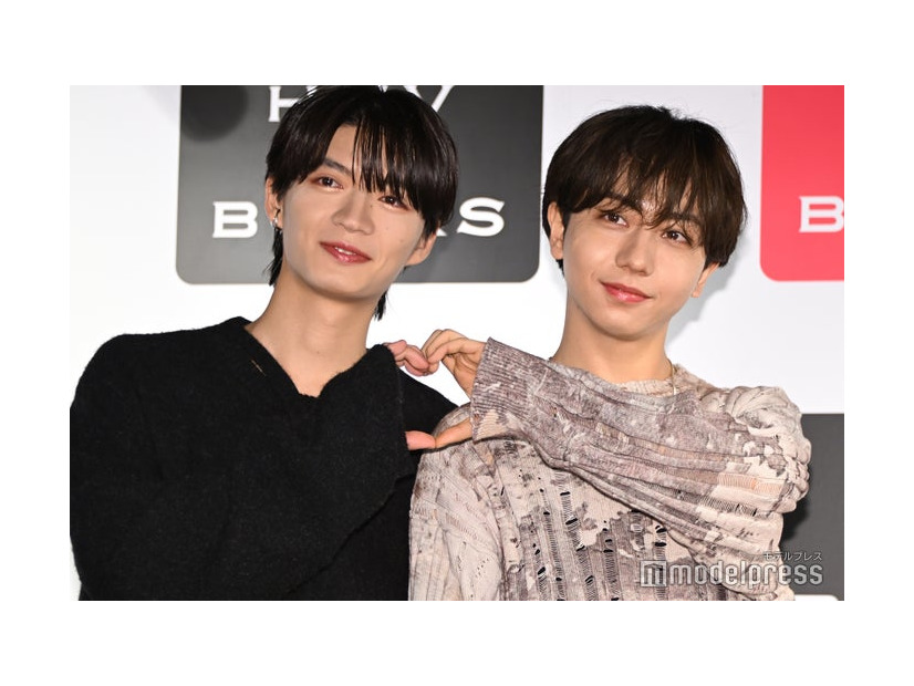 朝5時まで漫才ネタ打ち合わせしていた杢代和人、長野凌大（C）モデルプレス