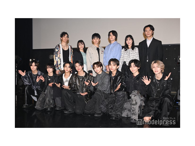 「地獄は善意で出来ている」イベントに登場した（前列左から）中村旺太郎、山本龍人、八神遼介、阿久根温世、志賀李玖、竹野世梛、筒井俊旭、千田波空斗（後列左から）吉田健悟、渡邉美穂、草川拓弥、高野洸、井頭愛海、細田善彦（C）モデルプレス