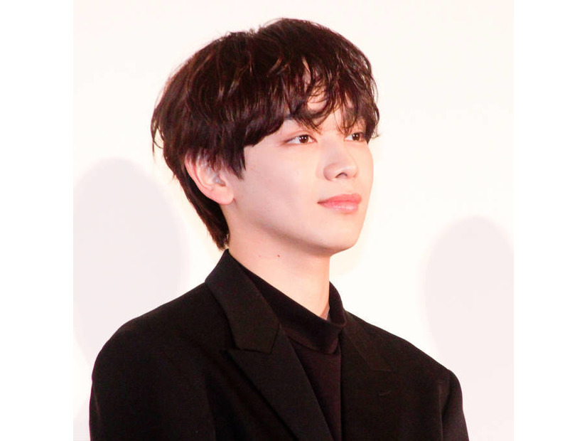 宮世琉弥、新月9ドラマ『ヤンドク！』オフSHOTにファン歓喜「カッコよすぎる」「ビジュ最高」