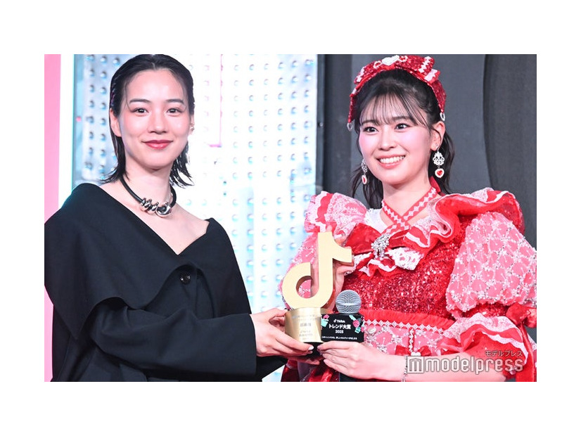 「TikTokトレンド大賞2025」に出席したのん、坂井仁香（C）モデルプレス
