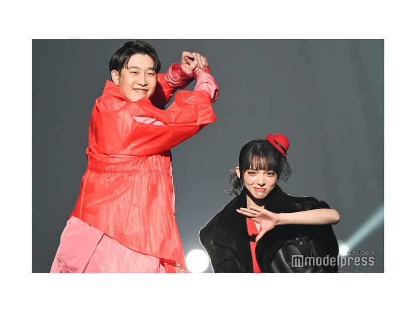 小園海斗選手、渡辺リサ（C）モデルプレス