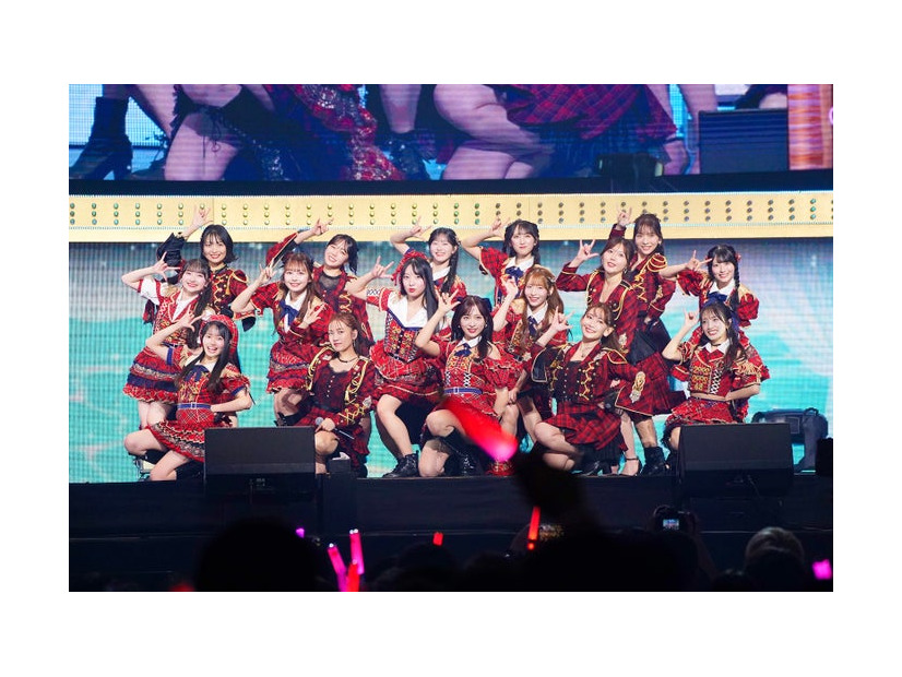 「AKB48 20th Year Live Tour 2025 in 日本武道館 〜あの頃、青春でした。これから、青春です〜」（C）AKB48