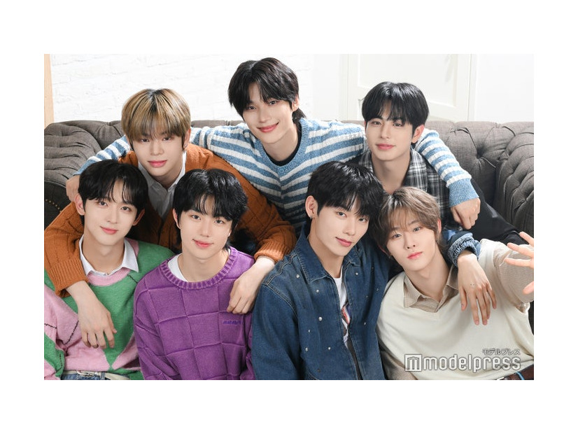 EVNNE（左上から時計回りに）ムン・ジョンヒョン、パク・ハンビン、ケイタ、チ・ユンソ、イ・ジョンヒョン、パク・ジフ、ユ・スンオン（C）モデルプレス