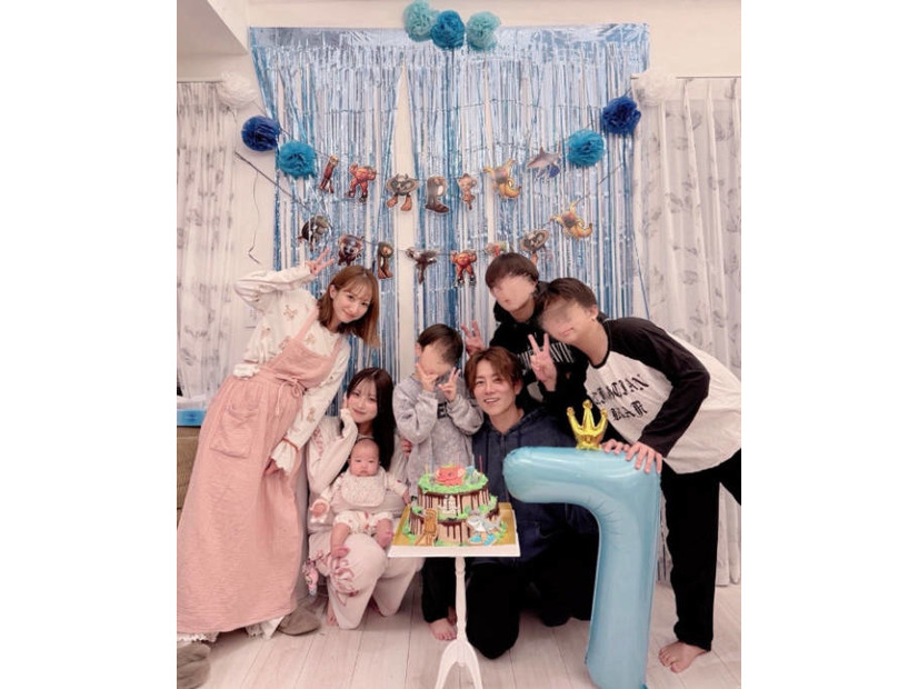 辻希美、家族7人でパシャリ！三男の7歳バースデーを盛大に祝福「仲良しのお友達を呼んで誕生日会」