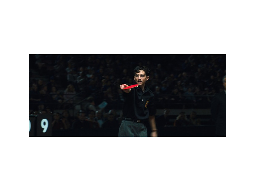 『マーティ・シュプリーム 世界をつかめ』© 2025 ITTF Rights LLC. All Rights Reserved.