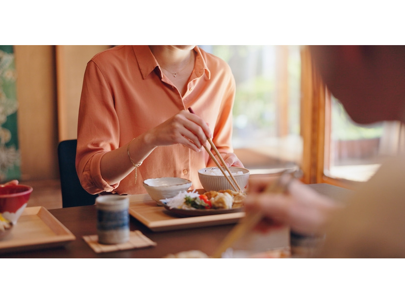 お育ちがバレます。「割り箸のお作法は？」年末年始の食事会で、覚えておきたいテーブルマナー