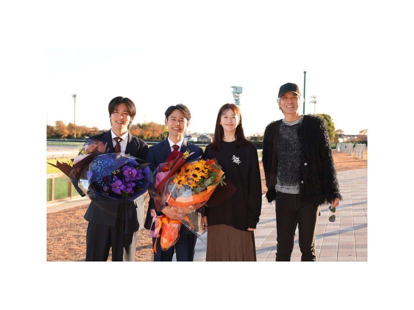 日曜劇場「ザ・ロイヤルファミリー」撮了©TBSスパークル／TBS