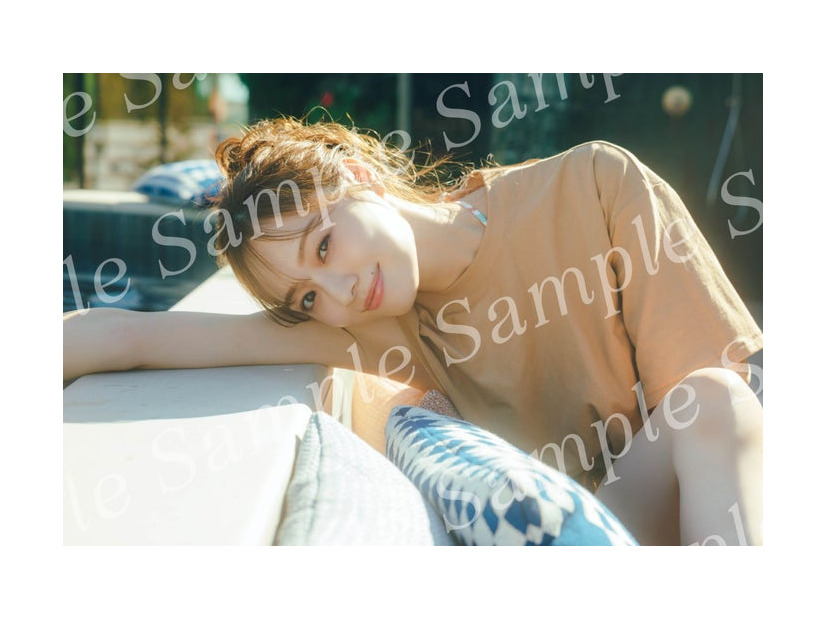 梅澤美波 2nd写真集「透明な覚悟／星野書店近鉄パッセ店 折り⽬なしB3ポスター／撮影：東京祐