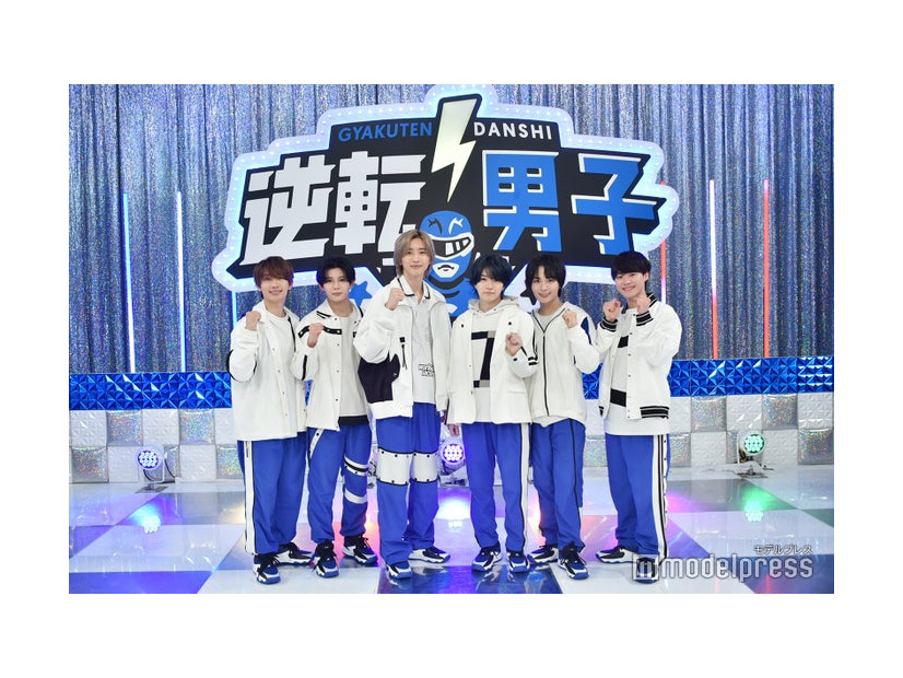 なにわ男子（左から）藤原丈一郎、長尾謙杜、道枝駿佑、西畑大吾、大西流星、大橋和也（高橋恭平は体調不良のため不在）（Ｃ）モデルプレス