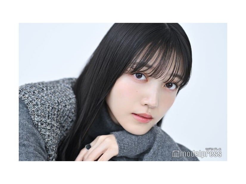 モデルプレスのインタビューに応じた久保史緒里（C）モデルプレス