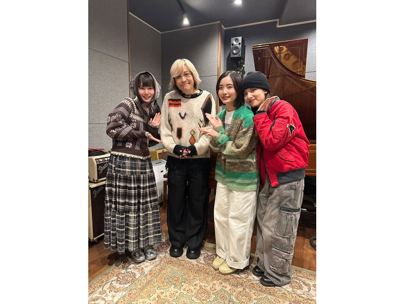 片田陽依、小室哲哉、安倍乙、かのうみゆ（C）DMMショート