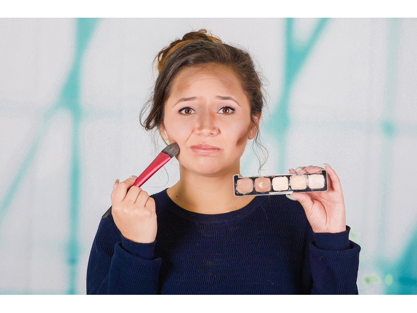 流行りのリップ、うまく使えている？2025-2026冬：ダサいメイクの40代が使いがちな要注意コスメ【前編】