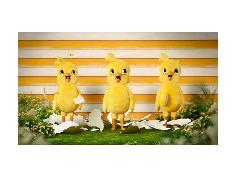 橋本将生、猪俣周杜、篠塚大輝／新CM「ひよこちゃんたち誕生 篇」より（提供写真）