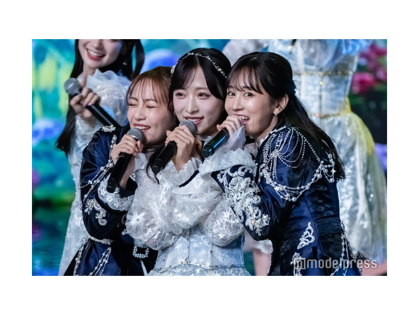 高橋みなみ、小栗有以、前田敦子（C）モデルプレス