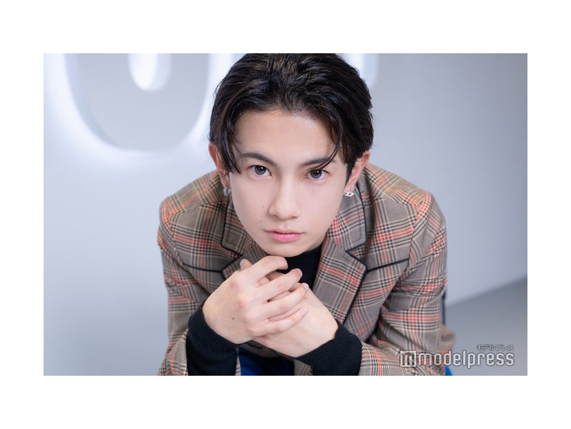 モデルプレスのインタビューに応じたKEI（ケイ）（C）モデルプレス