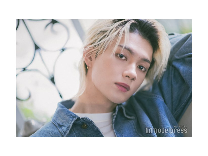 モデルプレスのインタビューに応じた佐野勇斗（C）モデルプレス