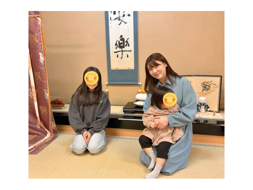 安めぐみ、10歳長女＆1歳次女とパシャリ！恒例の浅草初詣へ「素敵な一年になりますように」