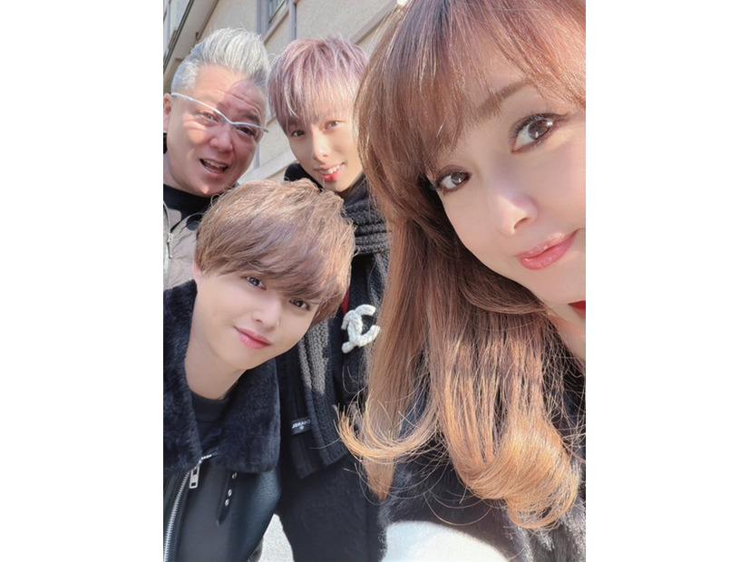 渡辺美奈代、家族で初詣へ！仲睦まじいファミリー4SHOTに反響「最高に素敵です」「優しいスマイル」