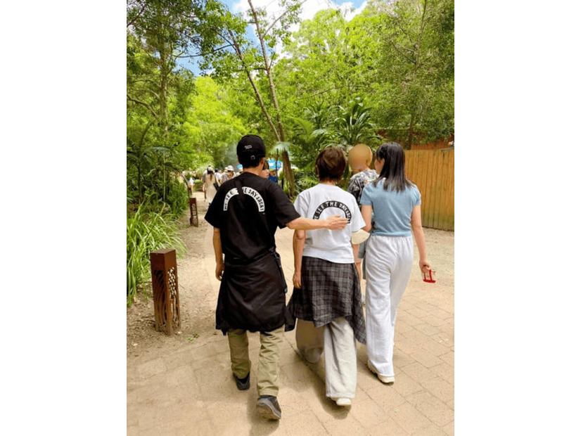 渡辺満里奈、夫・名倉潤とのペアルックSHOT披露！年末年始は海外へ「家族でのんびり楽しく」