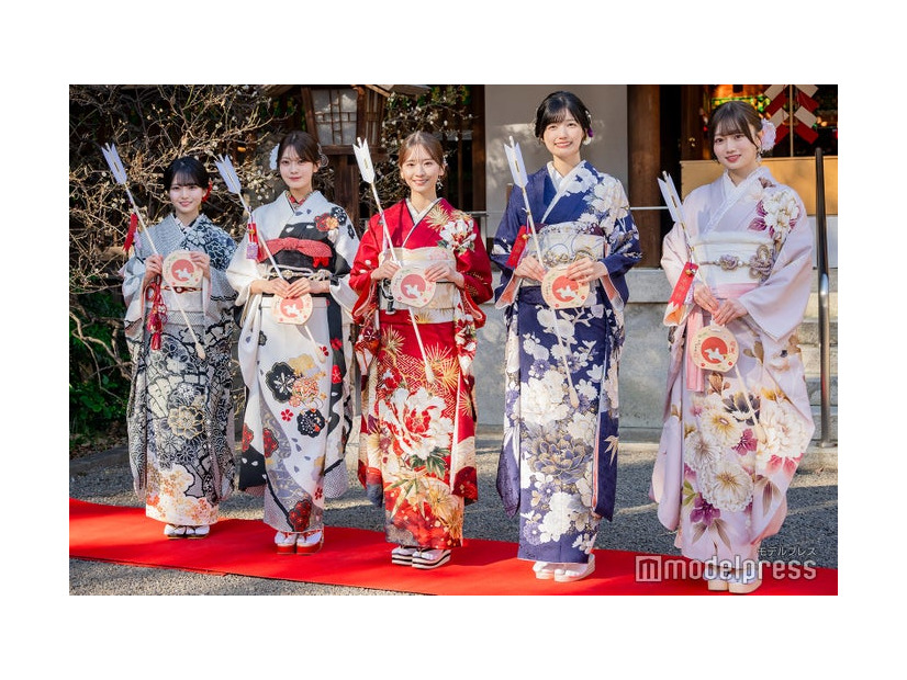 乃木神社で成人式を行った瀬戸口心月、奥田いろは、菅原咲月、五百城茉央、愛宕心響（C）モデルプレス