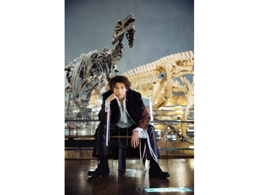 庄司浩平、抜群のスタイルでソリッドかつモードな魅力が全開！“憧れの聖地”での撮影が叶う