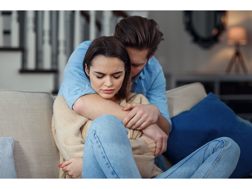 怒鳴っても、最後は抱きしめてくれる夫。「怖いのに離れられない」10年間の洗脳結婚の顛末は