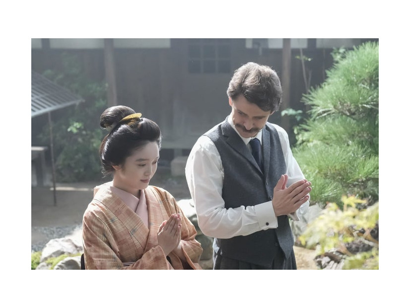 高石あかり、トミー・バストウ「ばけばけ」第71話（C）NHK