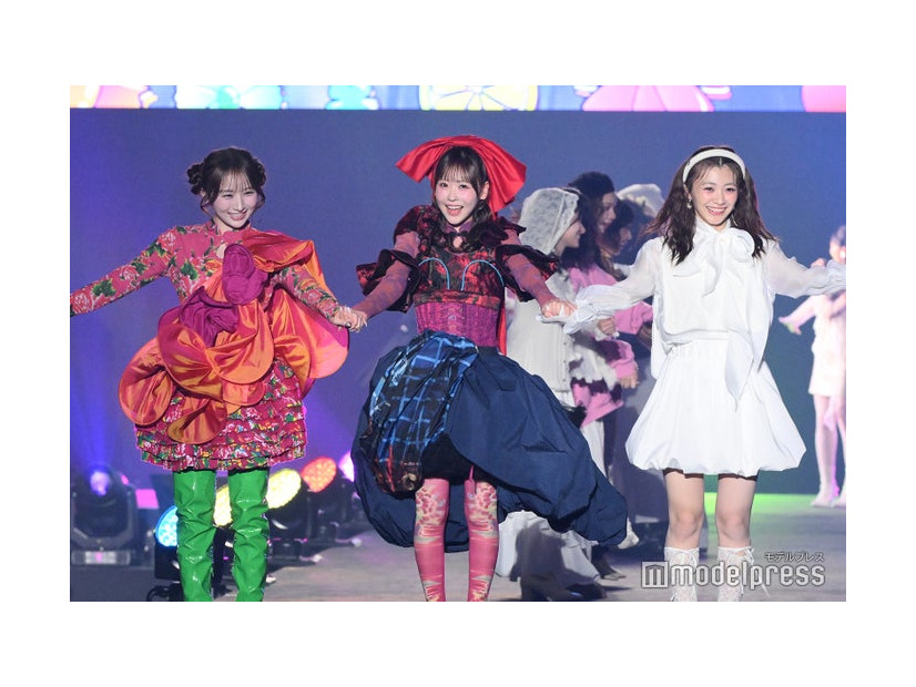 小川奈々子、櫻井優衣、板倉可奈（C）モデルプレス