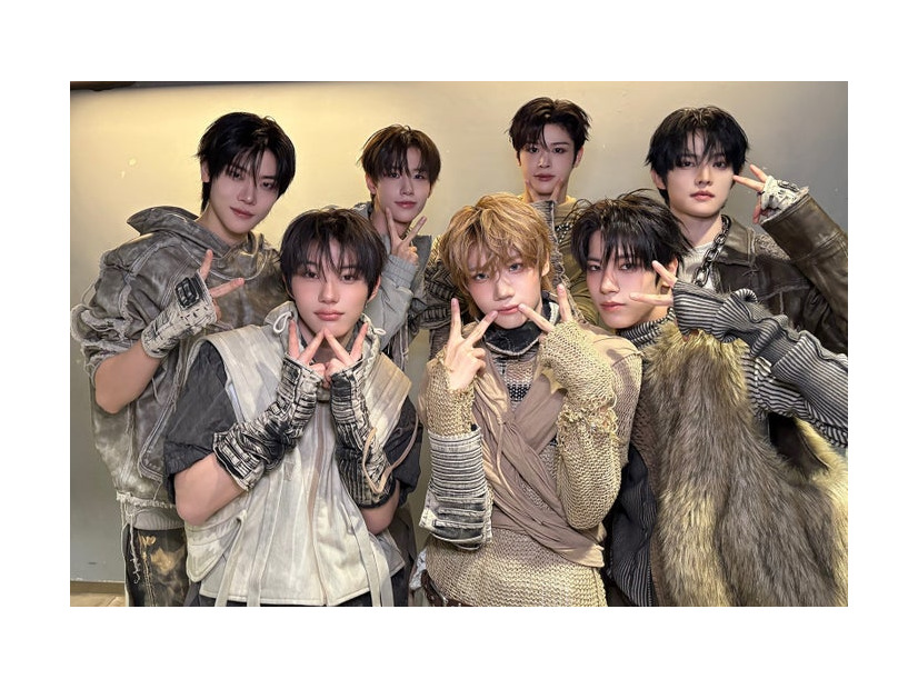 CLOSE YOUR EYES（C）HLL ALL RIGHT RESERVED