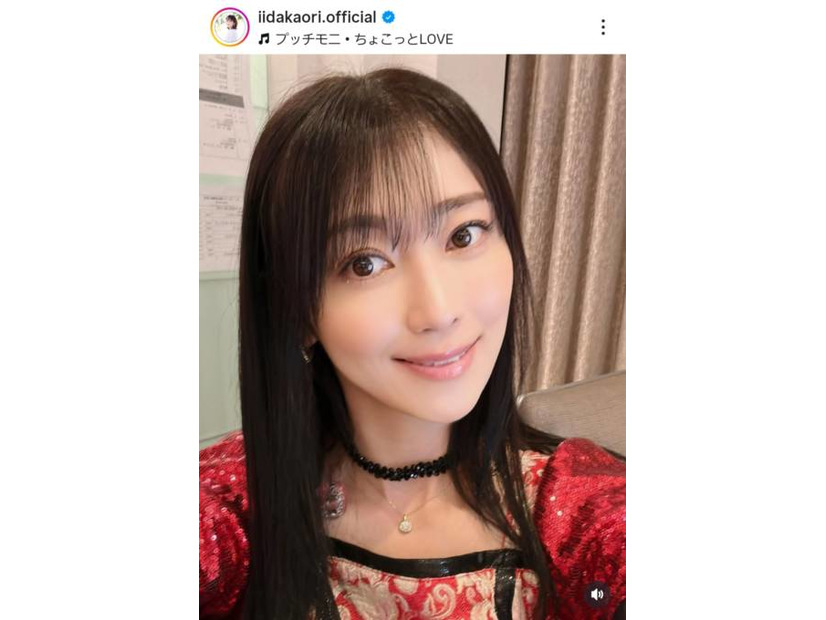 飯田圭織、モー娘。時代を思わせるロングヘア×衣装SHOTに「素敵な笑顔」「すんげぇ美人さん」の声