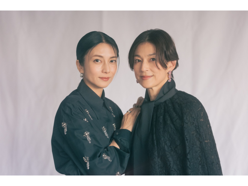 【柴咲コウ×鈴木保奈美インタビュー】芸能界の裏側を舞台に確執や闇を描くセンセーショナルな作品に「今の自分だからこそ挑めた」理由