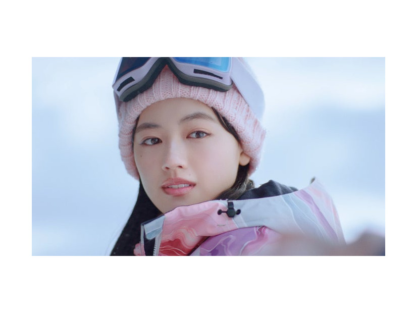 上坂樹里／新CM「今だけは青い冬。」ゲレンデ篇（提供写真）