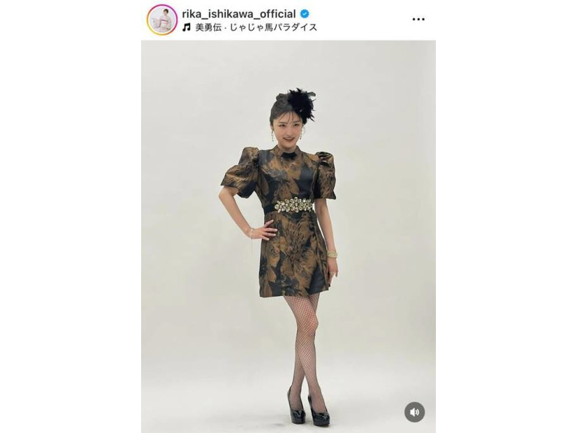 石川梨華、41歳に！ミニスカ＆網タイツの“大人セクシー”SHOTに反響「スタイルいい」「現役のときと変わらない」