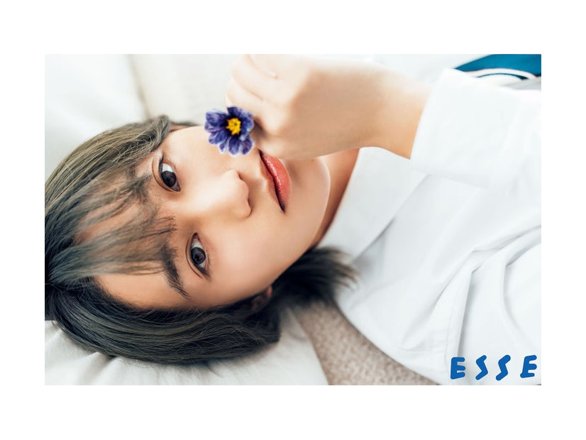 橋本涼「ESSE」3月号「男と花」（画像提供：扶桑社）