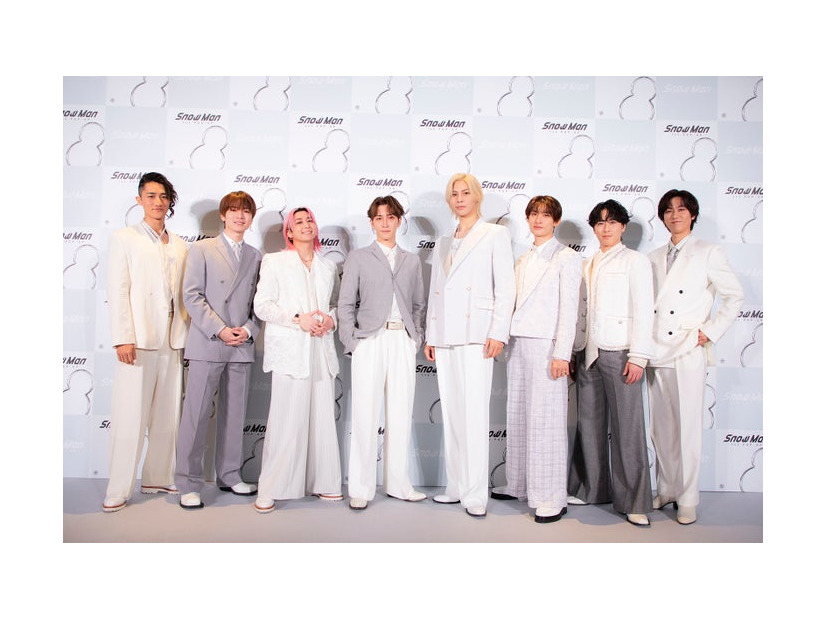 Snow Man（左から）岩本照、深澤辰哉、佐久間大介、渡辺翔太、ラウール、向井康二、宮舘涼太、阿部亮平／※目黒蓮は不在（提供写真）
