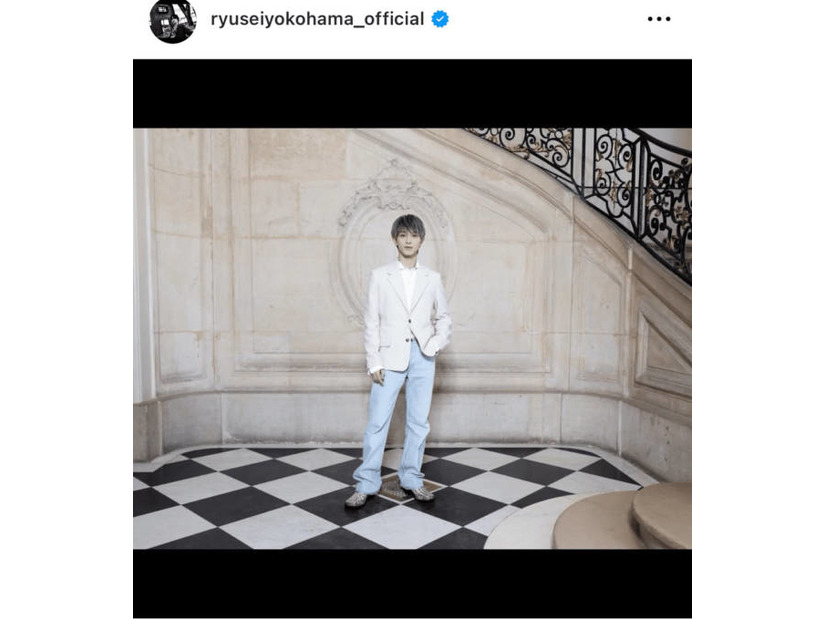 横浜流星、雰囲気ガラリのシルバーヘアSHOTに反響「超絶素敵」「髪色似合ってます」