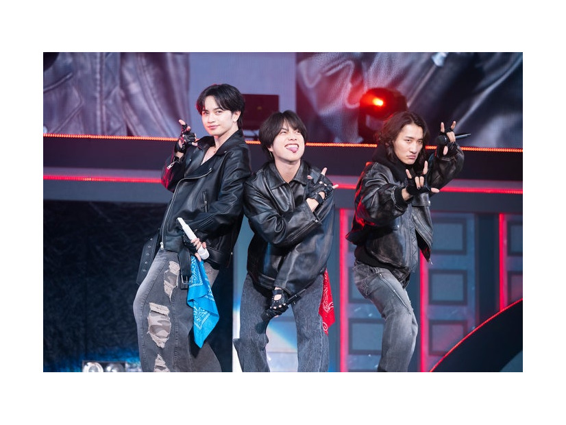 中島健人、重岡大毅、岩本照／撮影：田中聖太郎（提供写真）