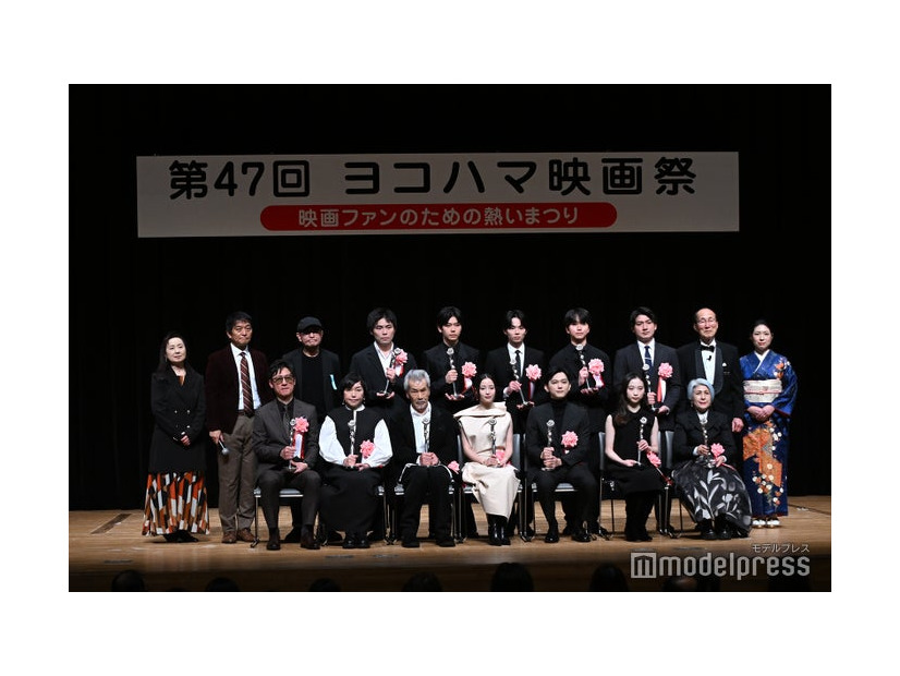 「第47回ヨコハマ映画祭」受賞者／ （後列左から）団塚唯我監督、黒崎煌代、林裕太、高田万作（前列左から）李相日監督、奥寺佐渡子、田中泯、広瀬すず、吉沢亮、伊東蒼 （C）モデルプレス