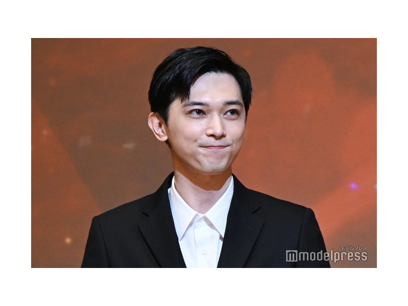 「国宝」チームのお祝いに駆けつけた吉沢亮（C）モデルプレス