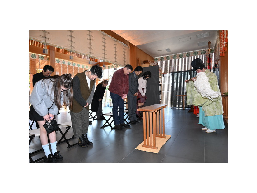 『レンタル・ファミリー』©2025 Searchlight Pictures. All Rights Reserved.　