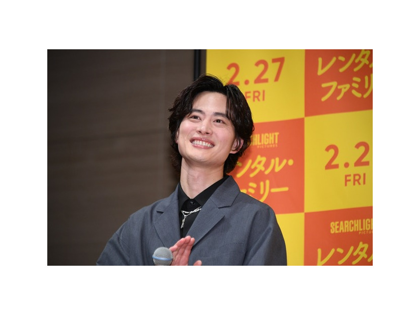 『レンタル・ファミリー』©2025 Searchlight Pictures. All Rights Reserved.　