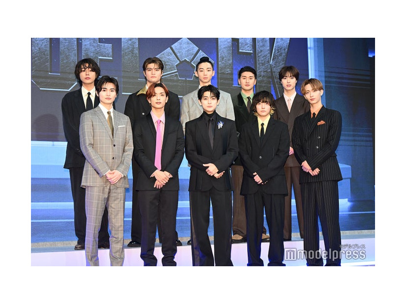 （前列左から）西垣匠、高橋恭平、高橋文哉、櫻井海音、野村康太（後列左から）倉悠貴、石川雷蔵、橘優輝、岩永丞威、櫻井佑樹（C）モデルプレス